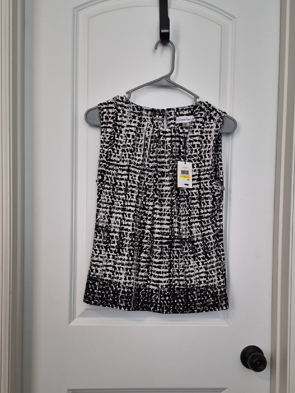 Calvin Klein Black & White Printed Sleeveless Camisole